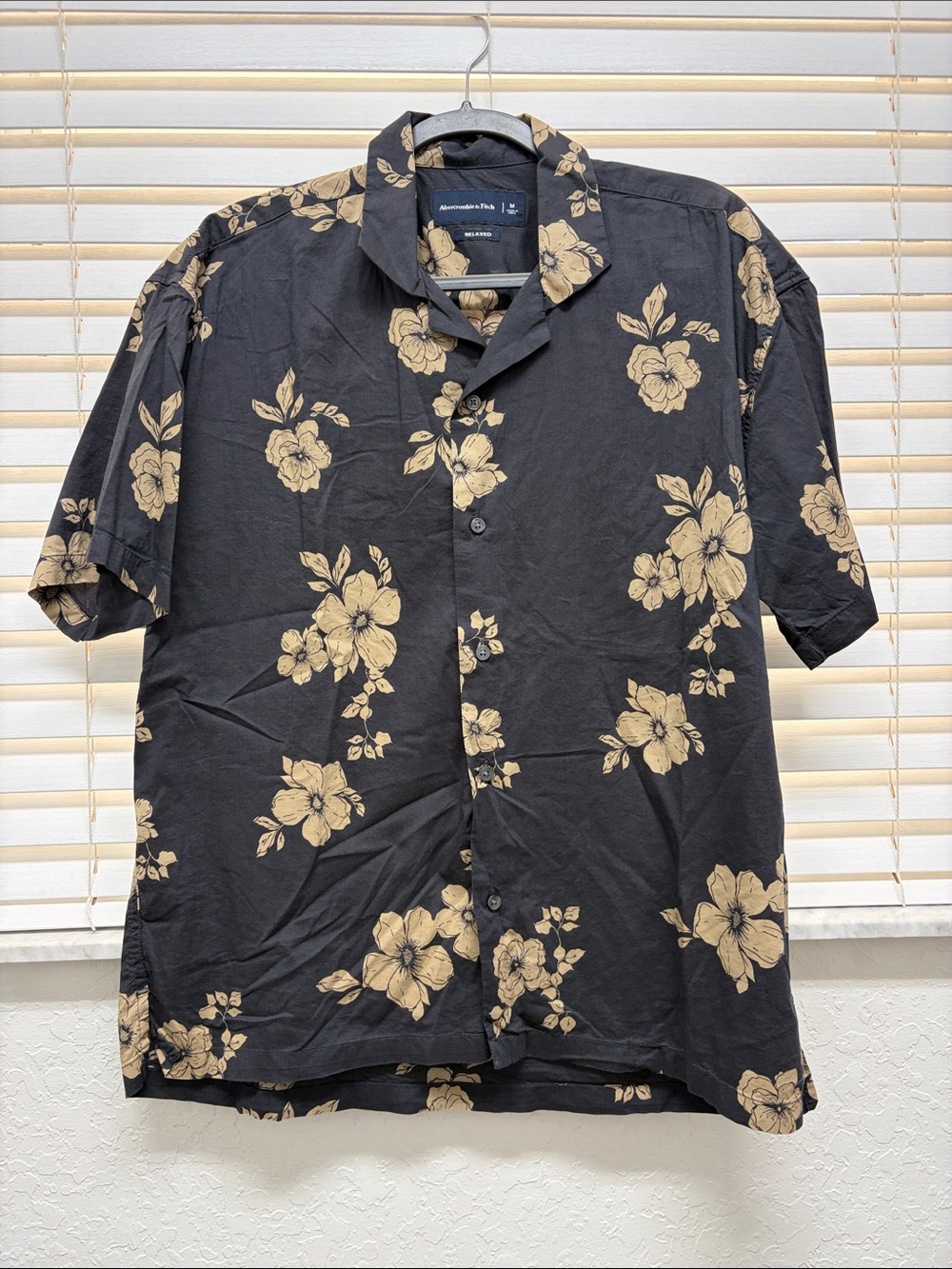 Abercrombie & Fitch Black Short-Sleeve Floral Button-Down Shirt